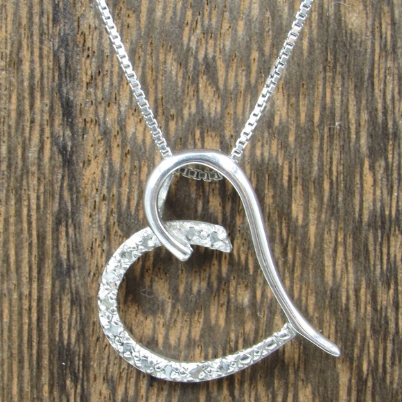 Jewelry - Vintage Sterling Silver Diamond Heart Necklace